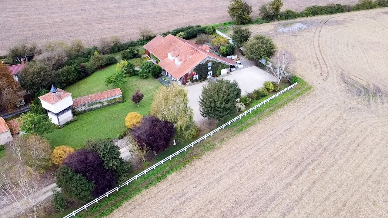 SAINT-ANDRE-LE-COQ Maison avec dépendances 2