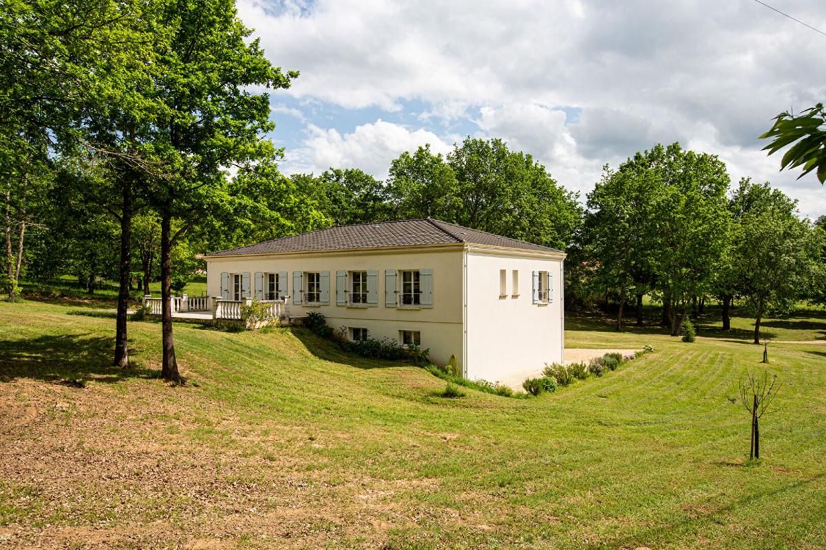 FUMEL Spacieuse et lumineuse maison récente sur parc arboré de plus d'un hectare 2