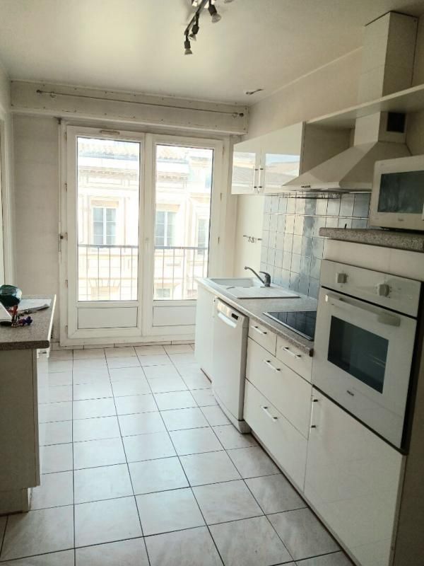 BORDEAUX Appartement  3 pièces  avec une place de parking  , Saint Seurin-Fondaudège 3