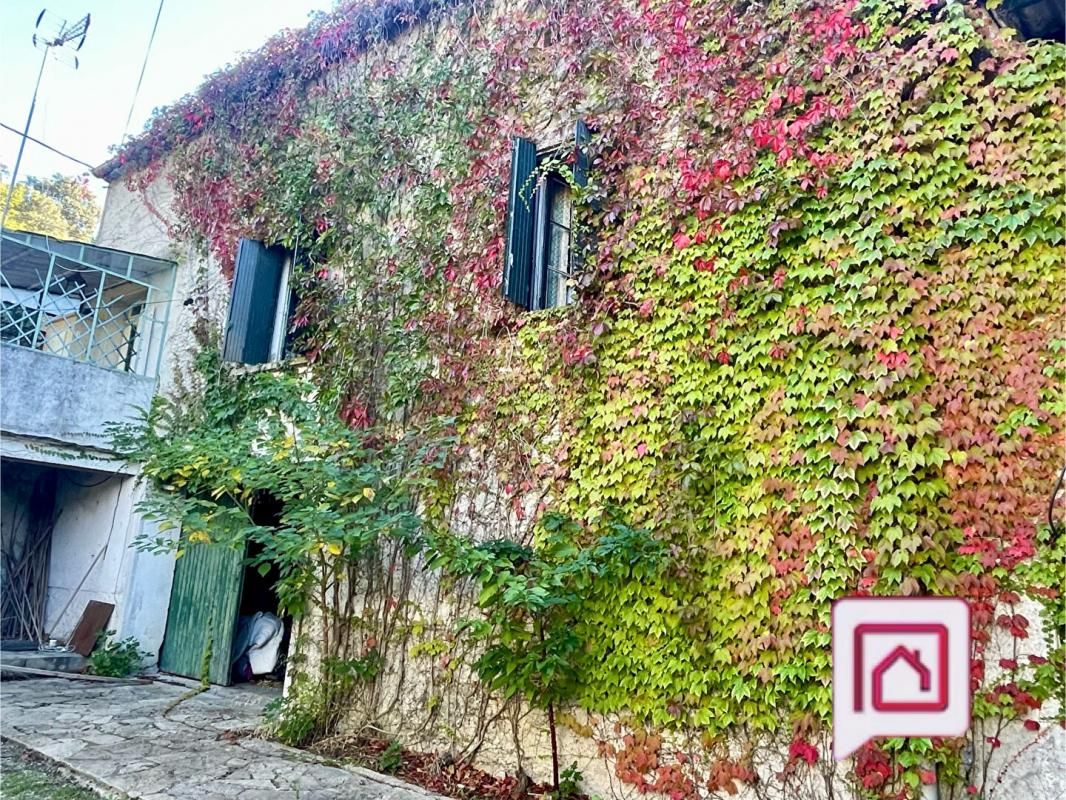 RIBAUTE-LES-TAVERNES mas de village à rénover 4