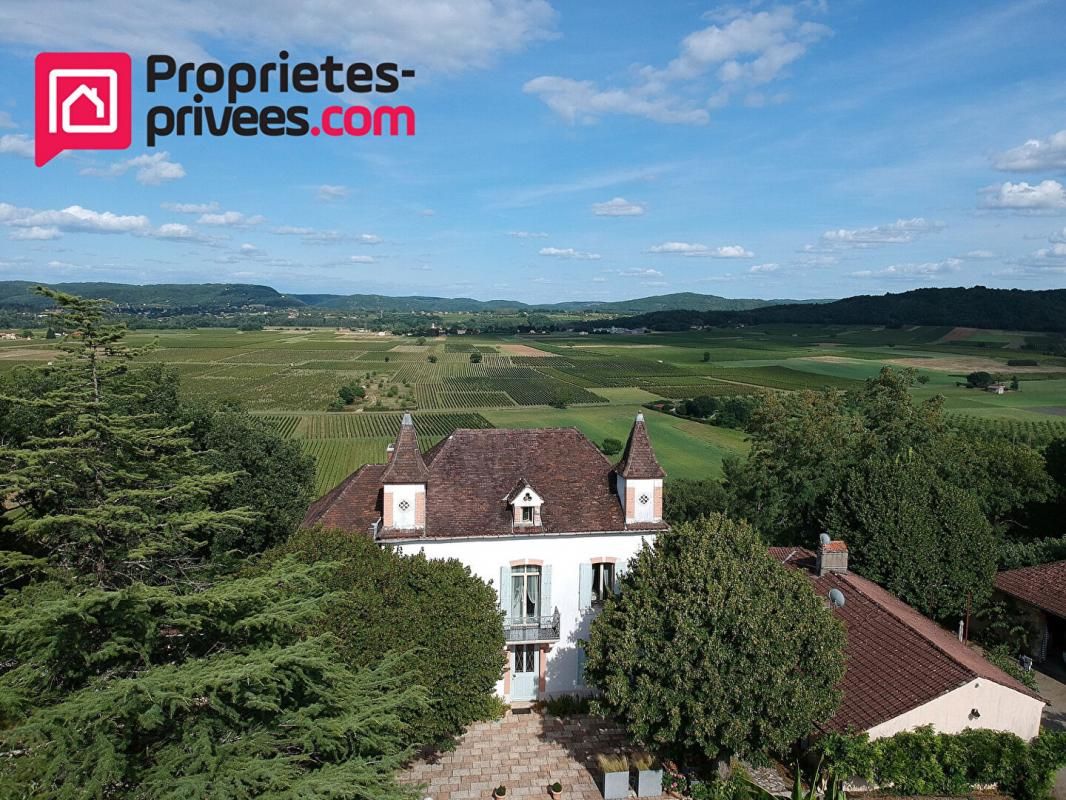 Maison bourgeoise avec gîte et grange, accès à la rivière Lot