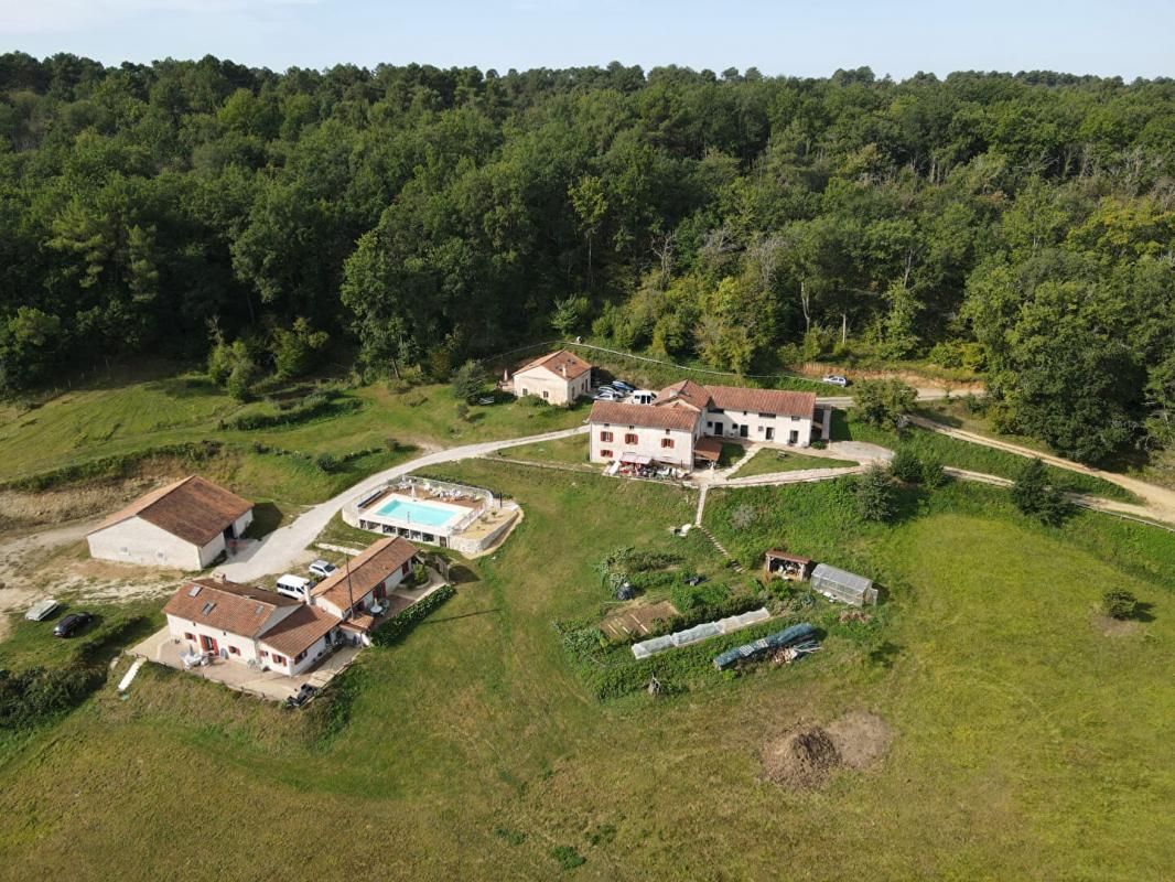 MONTREM Magnifique corps de ferme  (538 m2) situé sur plus de 11 hectares 1