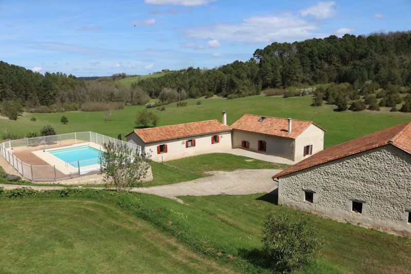 MONTREM Magnifique corps de ferme  (538 m2) situé sur plus de 11 hectares 2