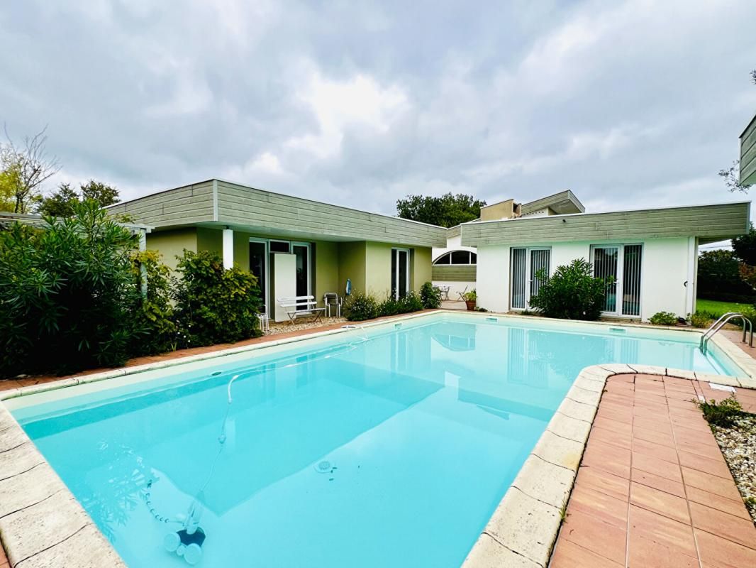 SUPERBE MAISON D'ARCHITECTE À LALANDE DE FRONSAC