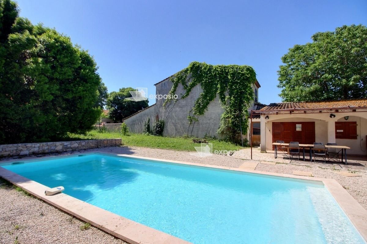 NIMES Grande Maison Aubord 7 pièces 185 m² avec piscine - 579 000 Euros - 2