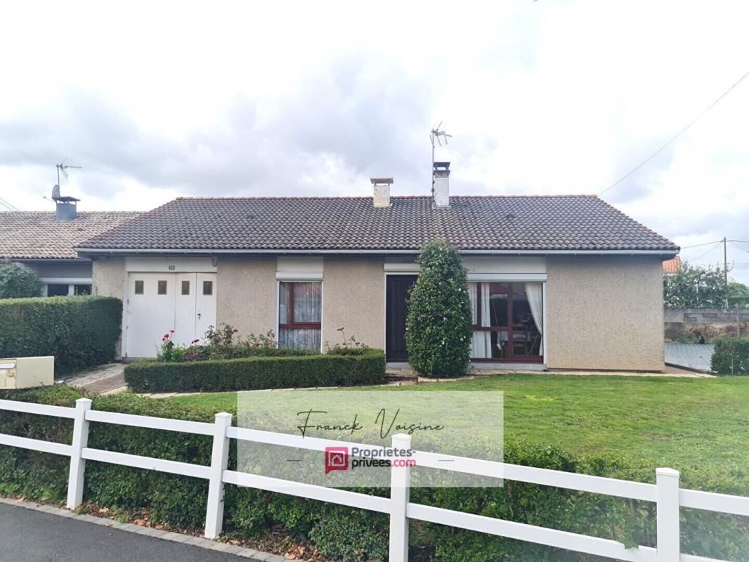 Maison  A VENDRE - Les Herbiers Plain-pied- Proximité Commerces, piscine  et écoles 106 m2 env avec jardin