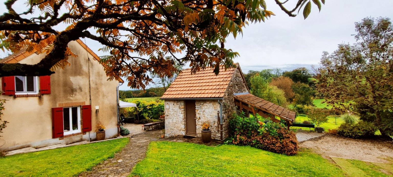 MONTAPAS Maison de campagne avec gîte dans le Morvan 1