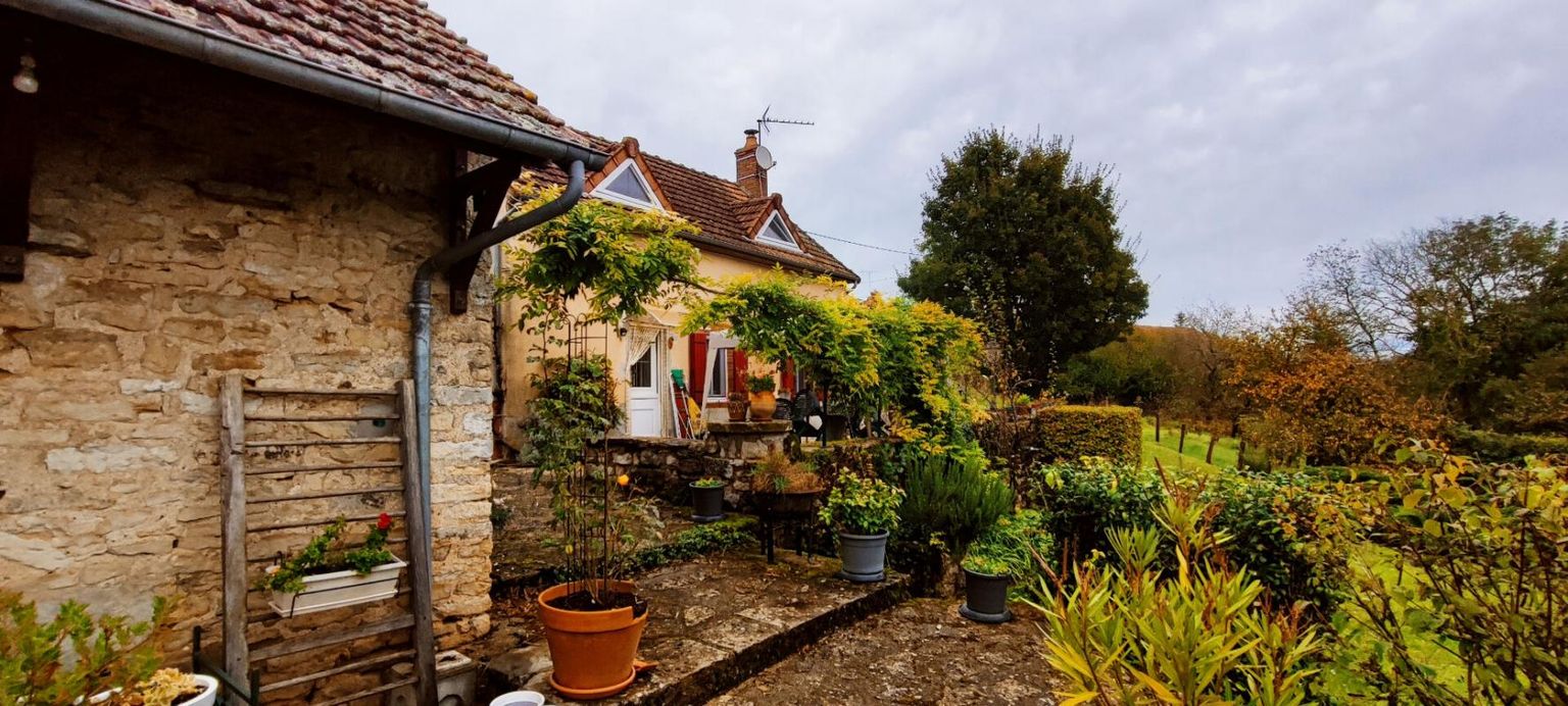 MONTAPAS Maison de campagne avec gîte dans le Morvan 2