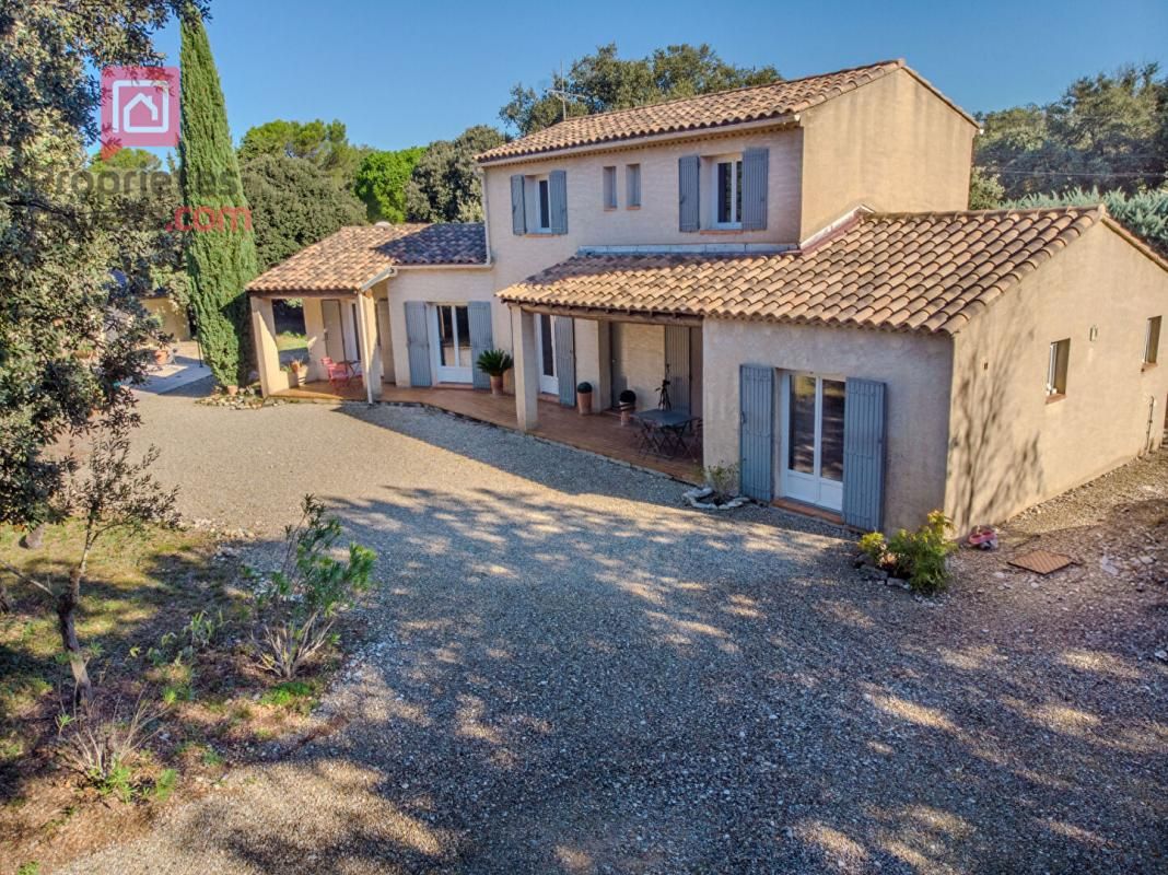 Villa à Venasque 7 pièce(s) 160 m2 sur un terrain  boisé de 2000m2 avec piscine