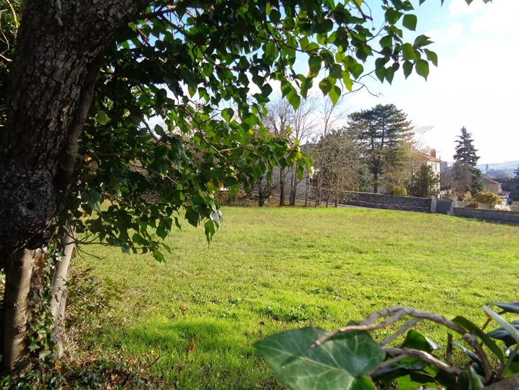 ESPALY-SAINT-MARCEL Espaly Saint Marcel(43), terrain constructible de 1756 m2 2