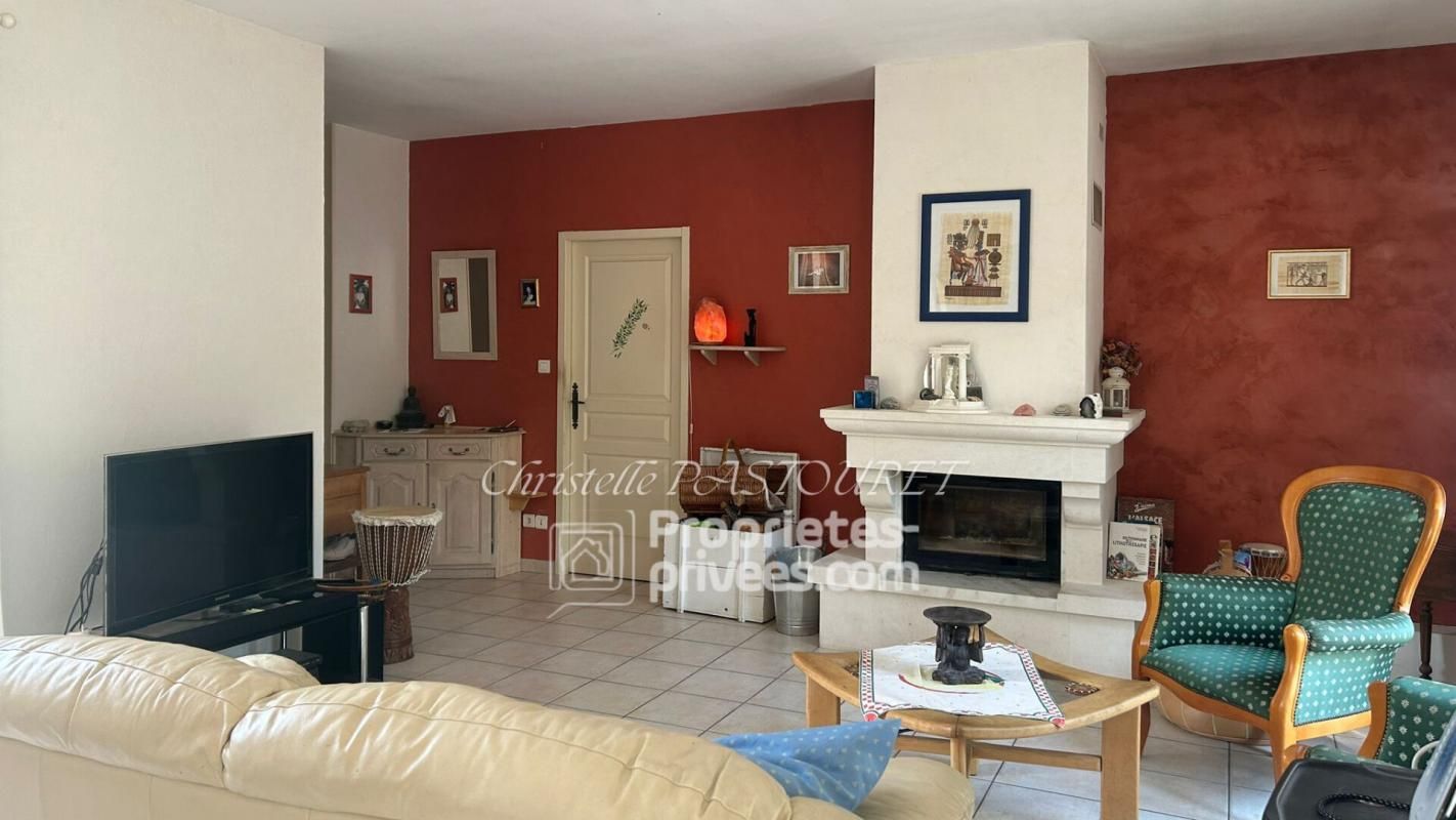 ROUSSET-LES-VIGNES Maison de 125 m² avec 4 chambres, grand terrain boisé de 5031 m² 2