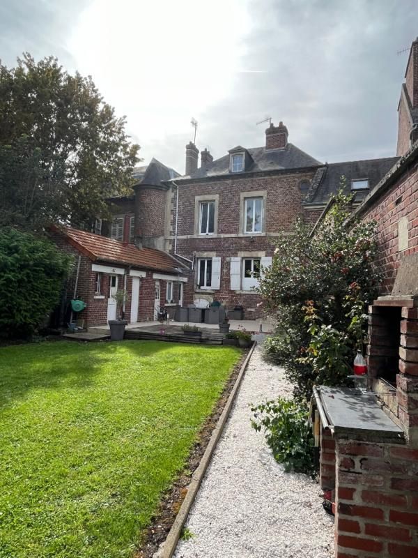 Maison  : 6 pièce(s) 155 m2 - Terrain et Terrasse