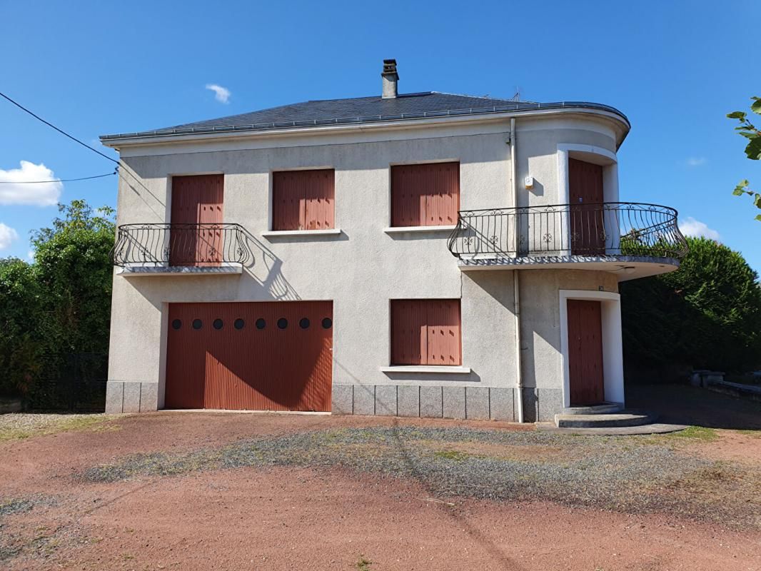 CHATEAUROUX Maison  6 pièce(s) 210 m2 + Garage  avec parc de 1771 m2 2