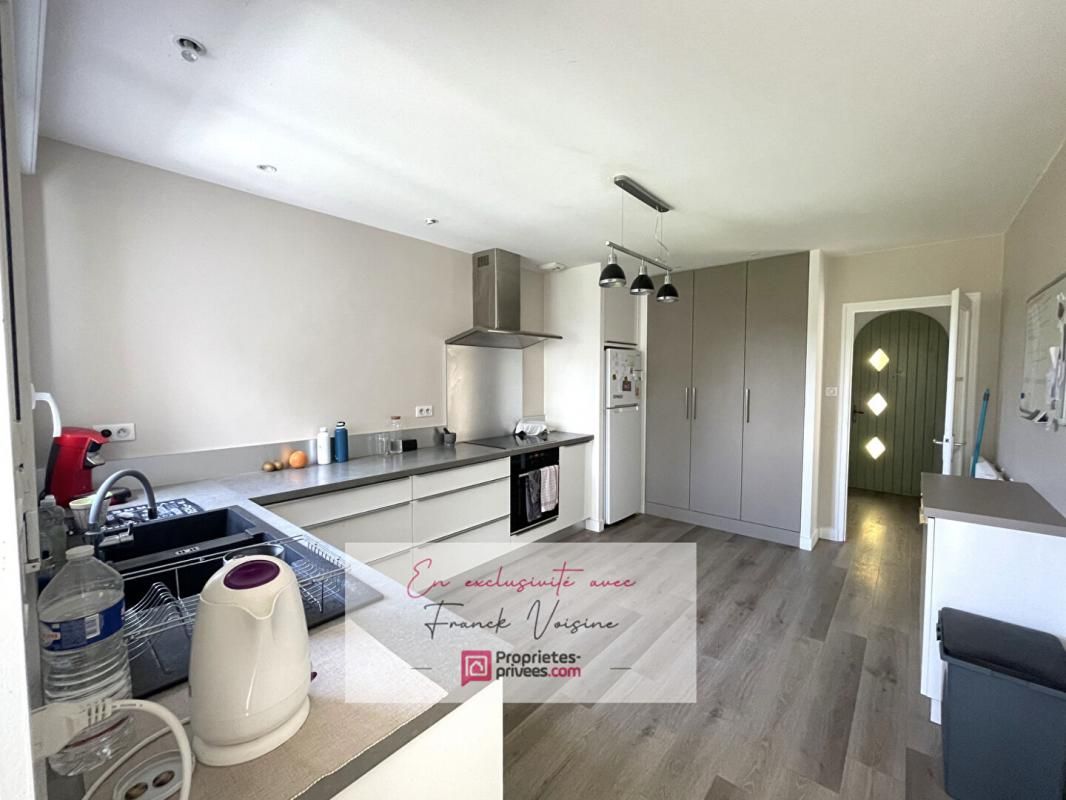 LES EPESSES Maison A VENDRE EN EXCLUSIVITE proximité Les Epesses  avec 5 chambres + 1 bureau - 260 m2 env sur un parc arboré de 4660 m2 env 4