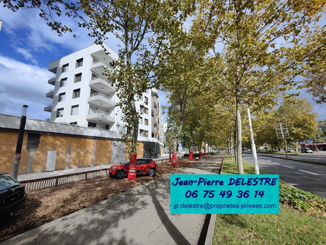 LE-PONT-DE-CLAIX cours ST  André - 3 pièces avec GARAGE