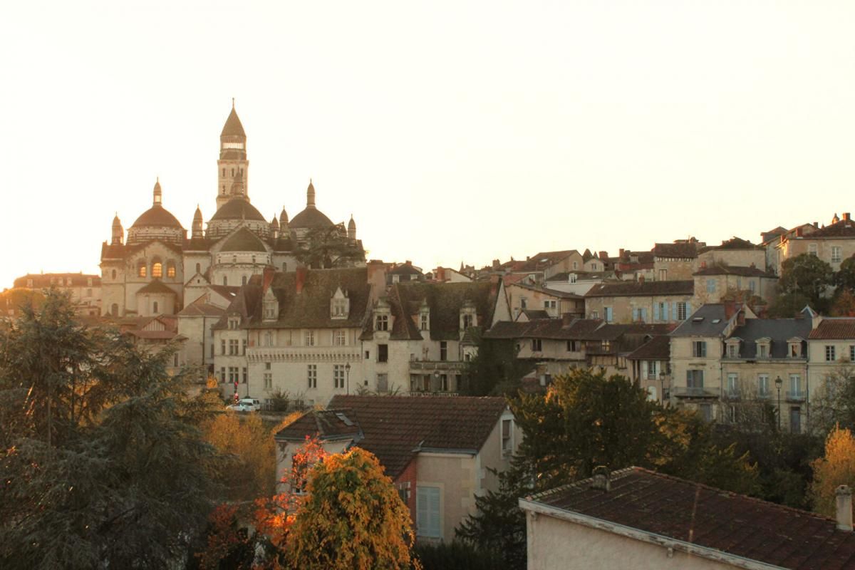 Bel Appartement de type 4, avec ascenseur, terrasse privative, place de parking sécurisée