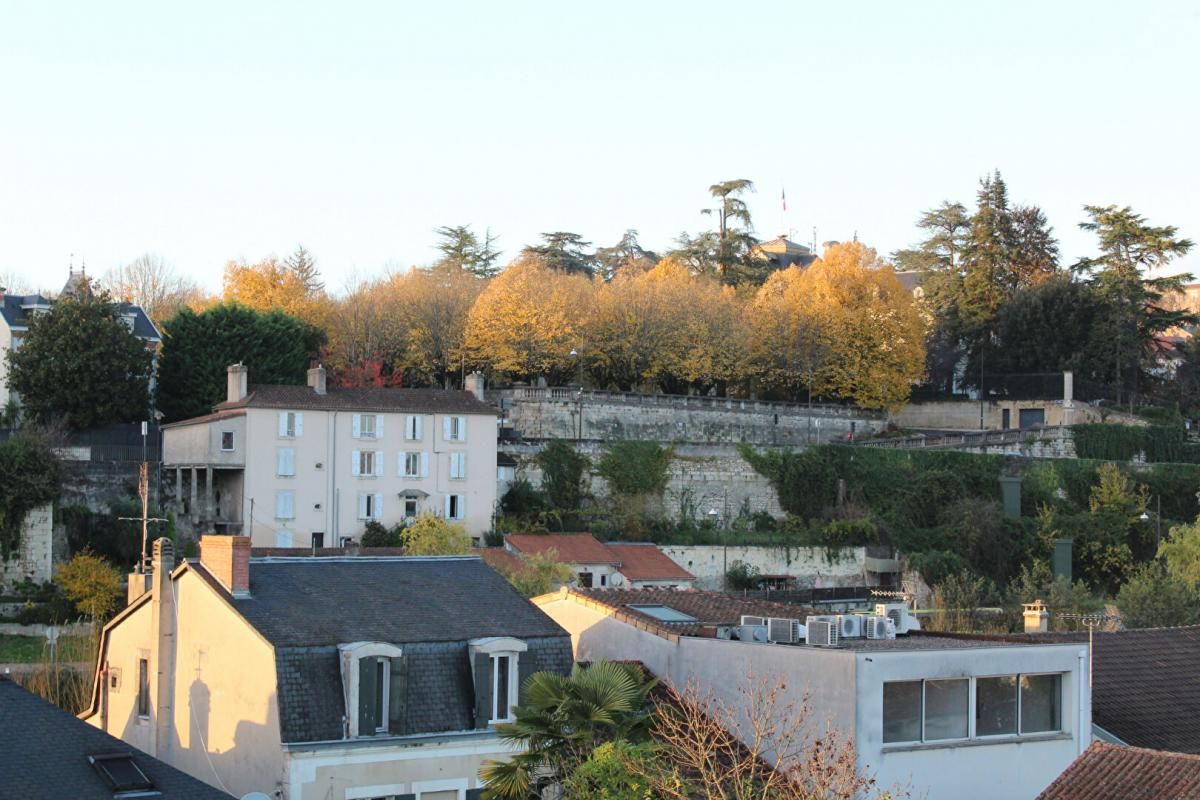 PERIGUEUX Bel Appartement de type 4, avec ascenseur, terrasse privative, place de parking sécurisée 2