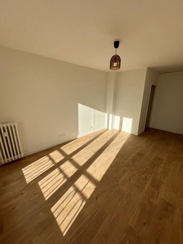 NIMES 30. GARD. NIMES. Appartement traversant de 67 m² entièrement rénové 3