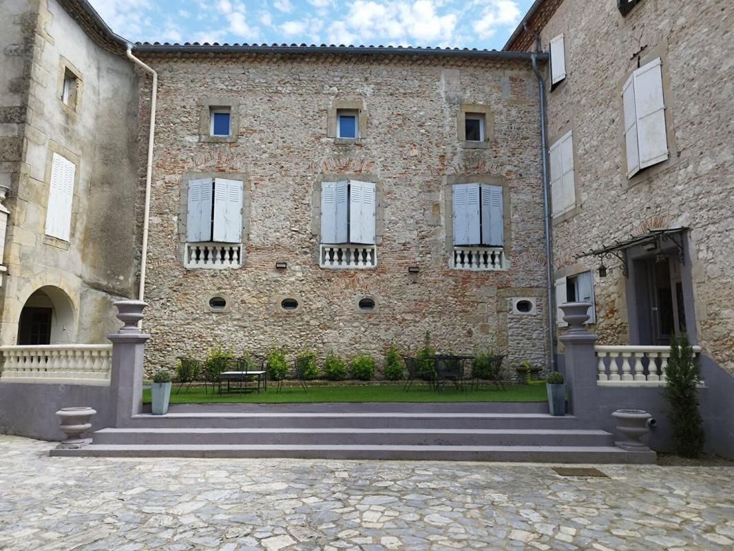 LABRUGUIERE MAISON DE VILLE BOURGEOISE AVEC 2 HABITATIONS AVEC TERRASSES GARAGE ET COUR INTÉRIEURE 2