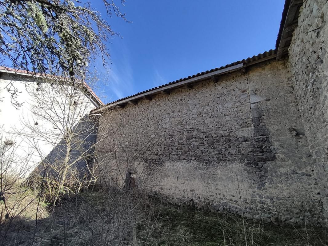 FOURNOLS Maison avec jardin à réhabiliter entièrement 3