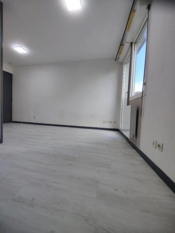 GRENOBLE Appartement Grenoble 1 pièce(s) 18.5 m2 3