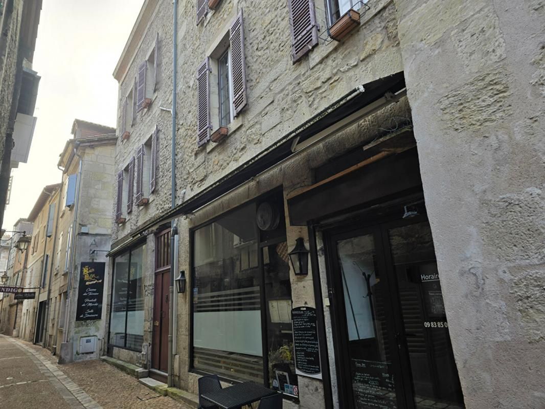 PERIGUEUX Immeuble comprenant un duplex d'environ 150 m² et un local commercial de 100 m² , au coeur du centre historique de Périgueux 2