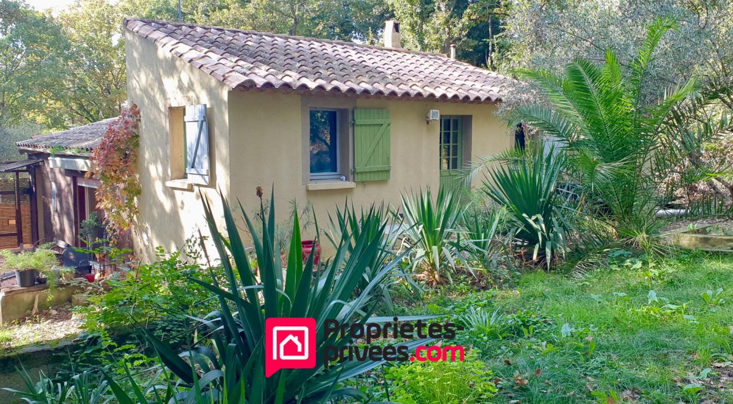 Uzès proche, maison individuelle sur terrain arboré