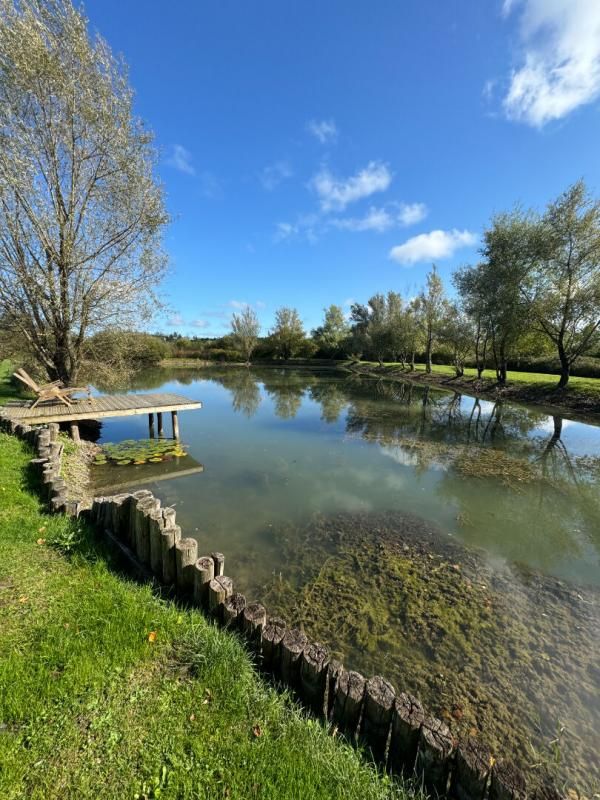 VILLEFRANCHE-DE-LONCHAT A vendre: Belle maison en moellons evec terrain de 4 hectares et étang privé 2