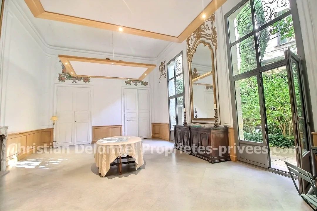 UZES Uzès : Appartement de Charme en Rez-de-Chaussée avec jardin 2