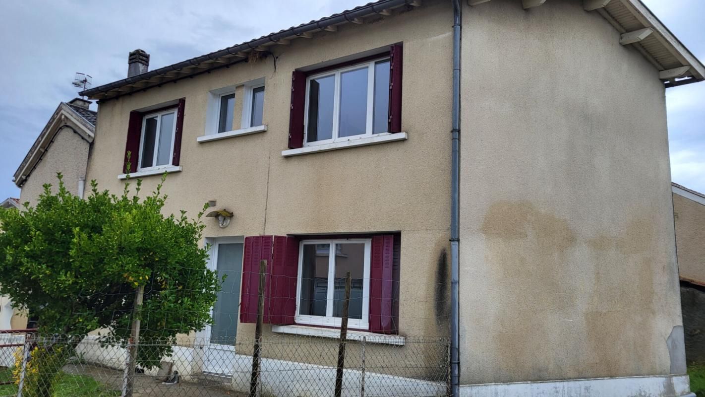 Proche de Mussidan Maison  de  village  4 pièces 71 m2  jardinet garage  et jardin