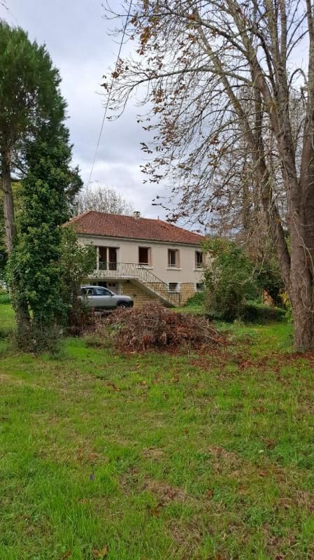 LE BUISSON-DE-CADOUIN Maison sur sous sol. Le Buisson De Cadouin. 4 pièce(s) 87 m2. Proche centre ville 3