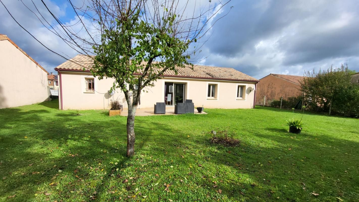 24400 proche centre Mussidan Maison  de 2006  de  plain pied  94 m2 garage et jardin