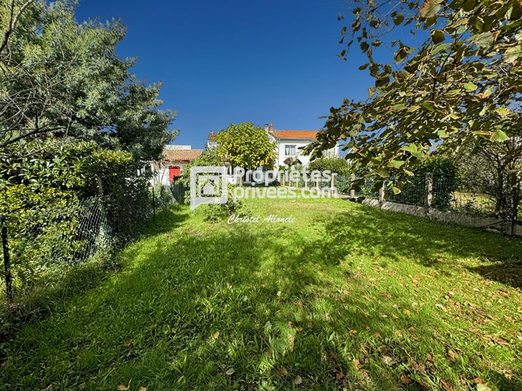 PESSAC BOURG SARDINE Maison familiale avec  GARAGE et JARDIN SUD