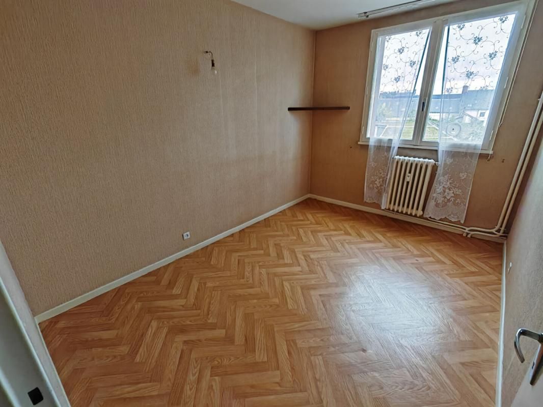 CHATEAUROUX Appartement Châteauroux 5 pièces 92 m2, balcon, cave et parking 4