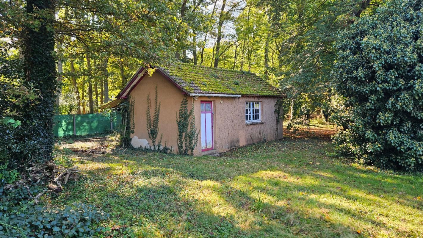 HOUDAN Maison à rénover à fort potentiel sur un beau terrain de 1990 m2 4