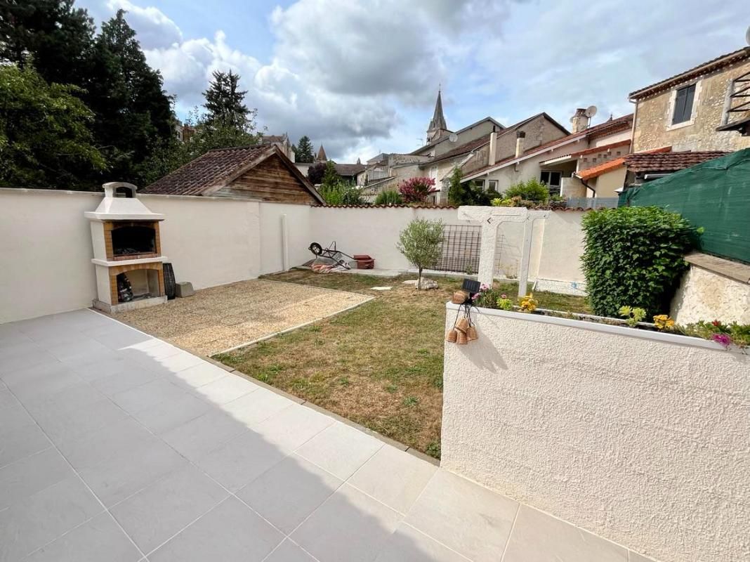 CHATEAU-L'EVEQUE Maison avec jardinet Château L'Evêque 111 m2 3