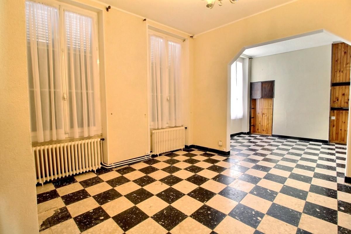 MONTARGIS 1h de PARIS Direct Bercy - A VENDRE SPACIEUSE MAISON de VILLE de 180 m2, GARAGE, JARDIN, avec ACCES PRIVATIF sur le LOING 2