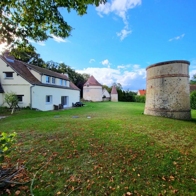 CHARTRES Demeure du 17ème siècle, Chartres (28000) 12 pièce(s) 340 m2, 3 chambres, 2 suite parentales, terrain 2 570 m². Prix HAI 777 000 2