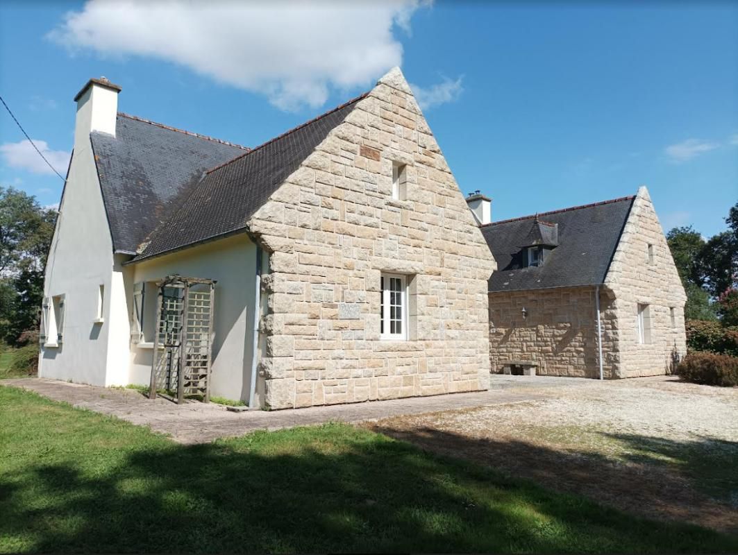 29520 Châteauneuf du Faou maison de caractère 218 m²  5 chambres, terrain de 9000 m²