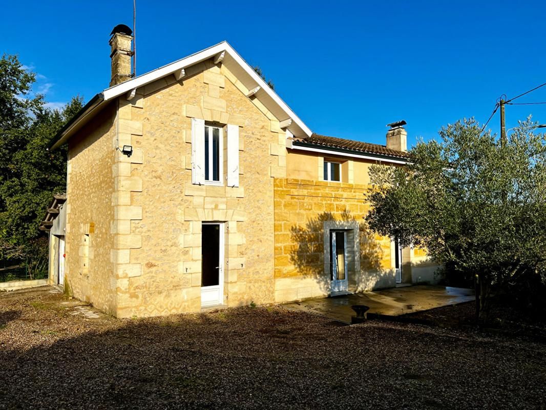 Maison 5 pièces 3 chambres sur la commune de Saint Genes De Castillon