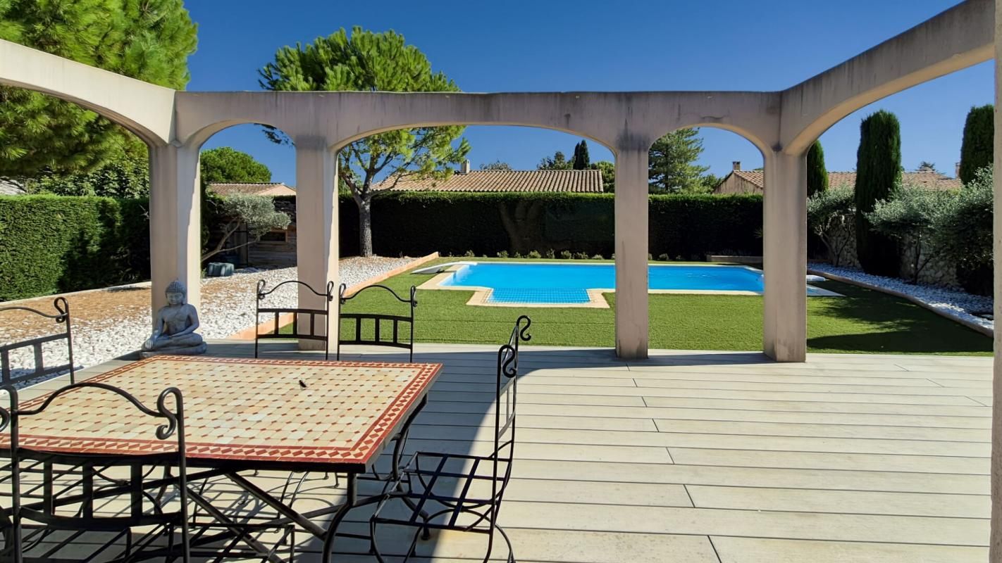 SAINT-SATURNIN-LES-AVIGNON Maison Saint Saturnin Les Avignon 6 pièce(s) 140 m2     450 000 2