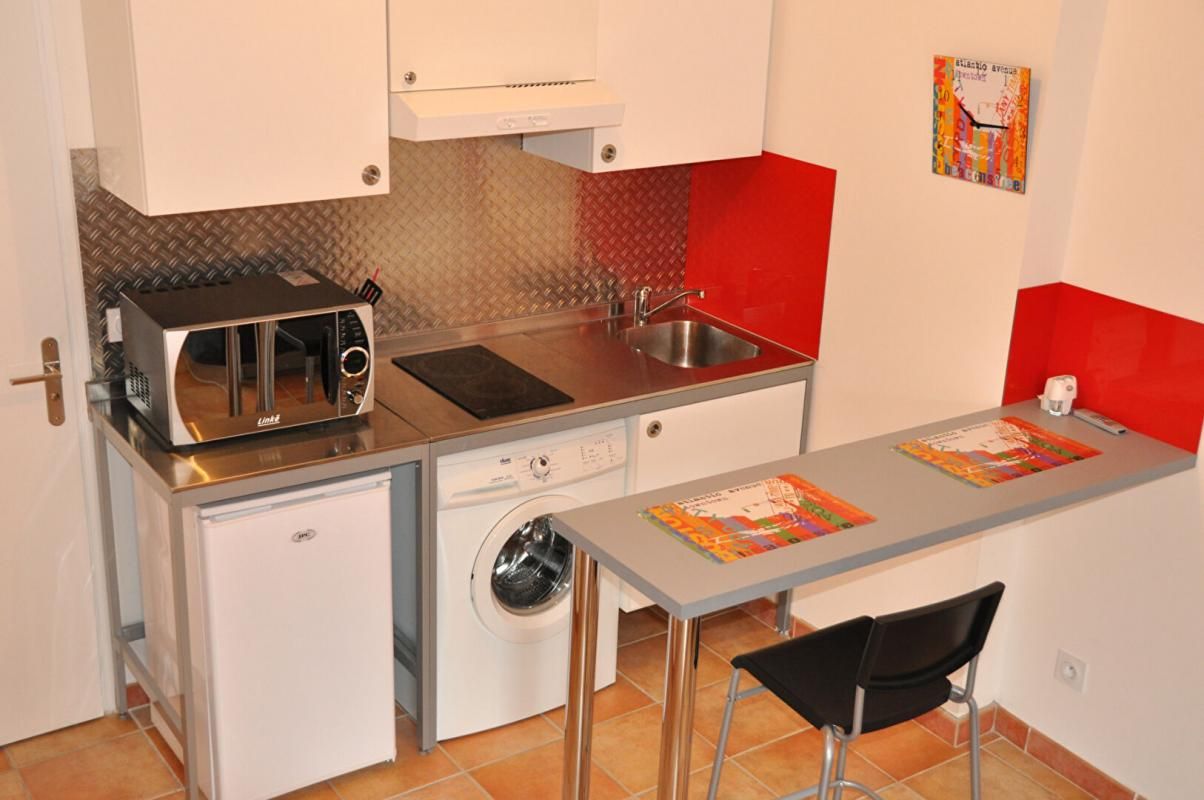 STUDIO MEUBLÉ 27 M2 (13011)