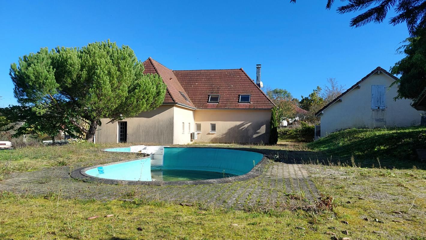 Maison Vauvillers 9 pièce(s) 210 m2 Piscine jardin dépendance