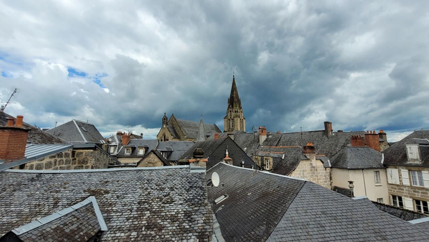 BRIVE-LA-GAILLARDE Appartement Type 3 pièces dans Brive Hyper Centre - 51m2 - 2 chambres - CALME et VUE SUR LES TOITS 2