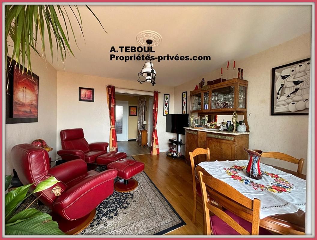 VILLEURBANNE VILLEURBANNE : APT T3 DE 67M², DERNIER ETAGE (A 2 PAS METRO CUSSET) 2