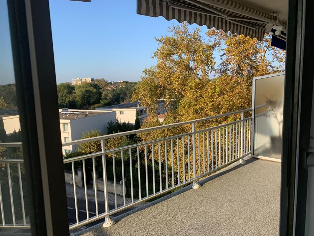 BORDEAUX AU PARC BORDELAIS SUPERBE APPARTEMENT AVEC TROIS CHAMBRES BALCON  ASCENSEUR ET PARKING 2