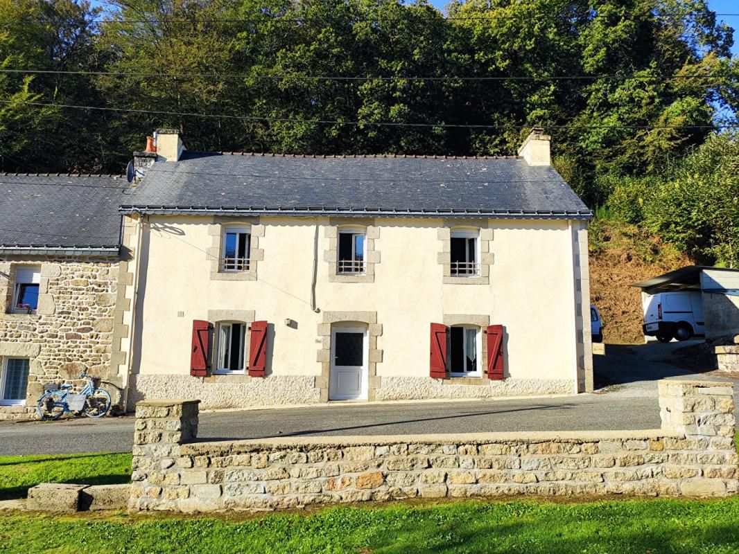 PLOERDUT Maison avec grand terrain, rénovée, 2 à 3 chambres, grand séjour au calme proche commoditésAC 2