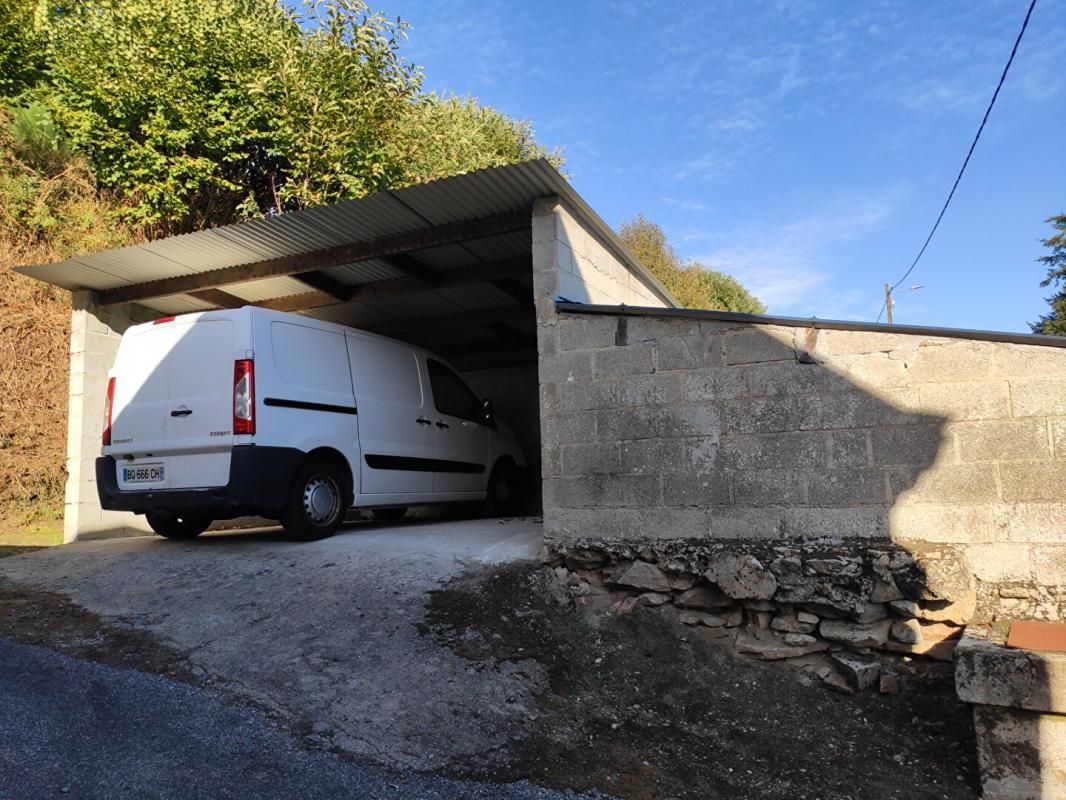 PLOERDUT Maison avec grand terrain, rénovée, 2 à 3 chambres, grand séjour au calme proche commoditésAC 4