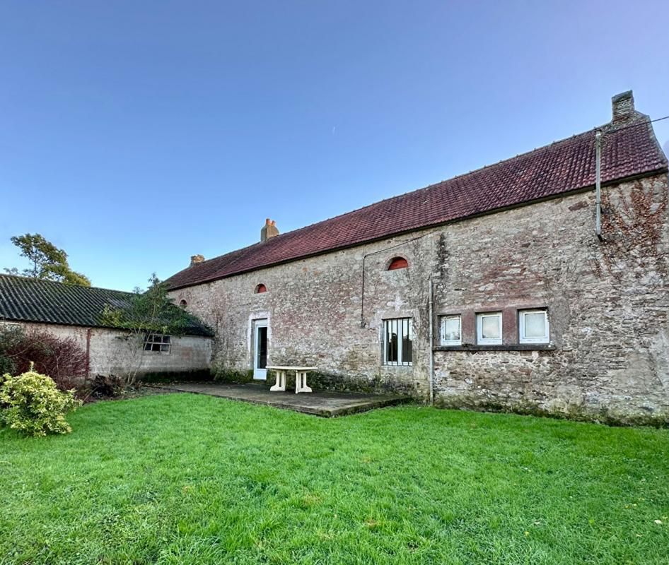 VIGNEUX-DE-BRETAGNE / MAISON + DEPENDANCE ET HANGAR