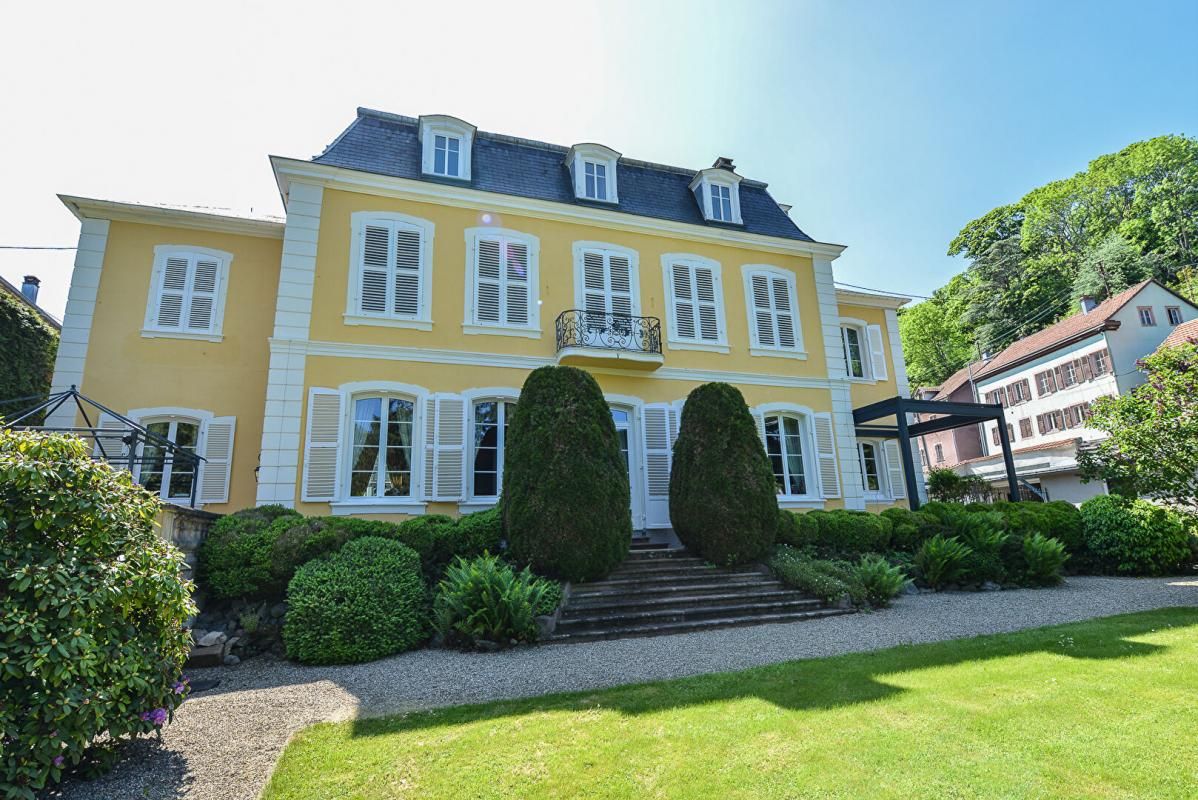 SAINTE-MARIE-AUX-MINES Au coeur du Val d'Argent, rare à la vente, très belle maison historique dans parc clos de 2750 m2 2